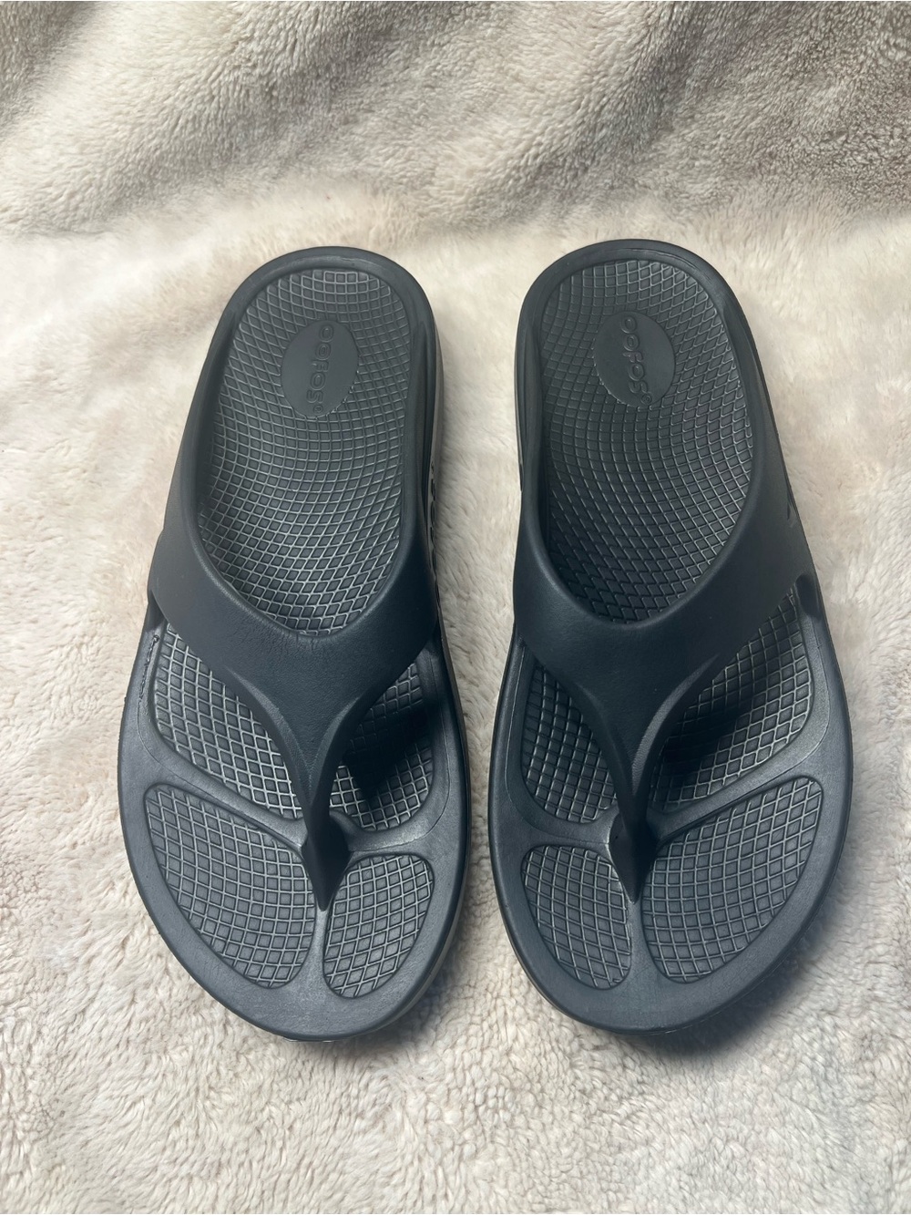 OOFOS OOriginal black thong sandals womens size 10